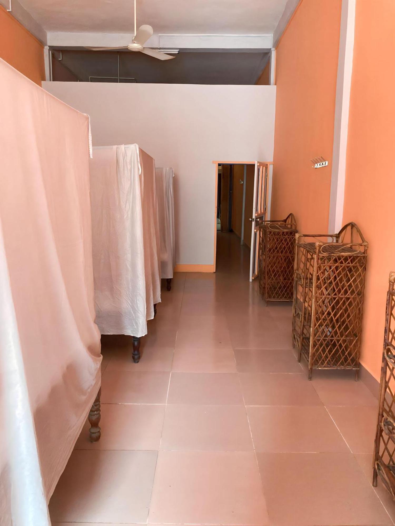Ganesha Hostel Battambang Luaran gambar
